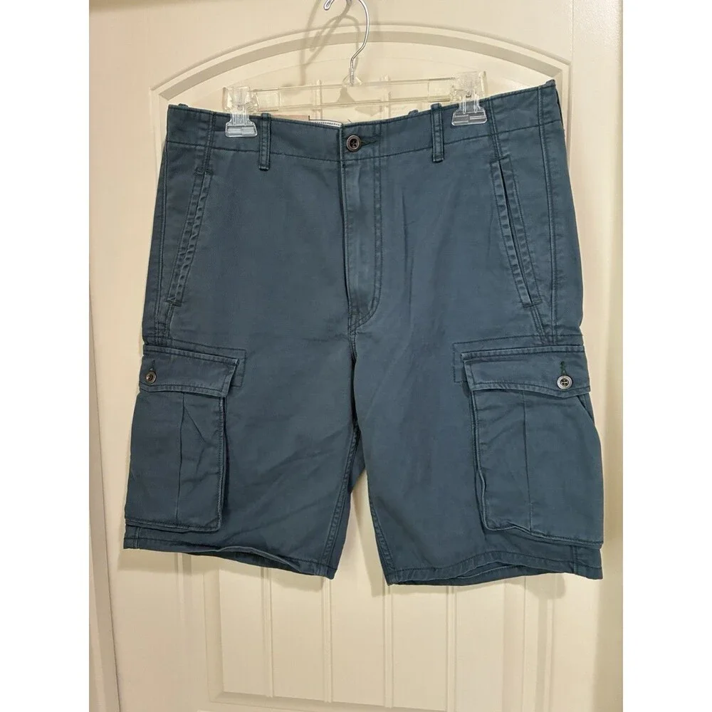 Levis Men's Below the knee Cargo Shorts Size 33  Blue New